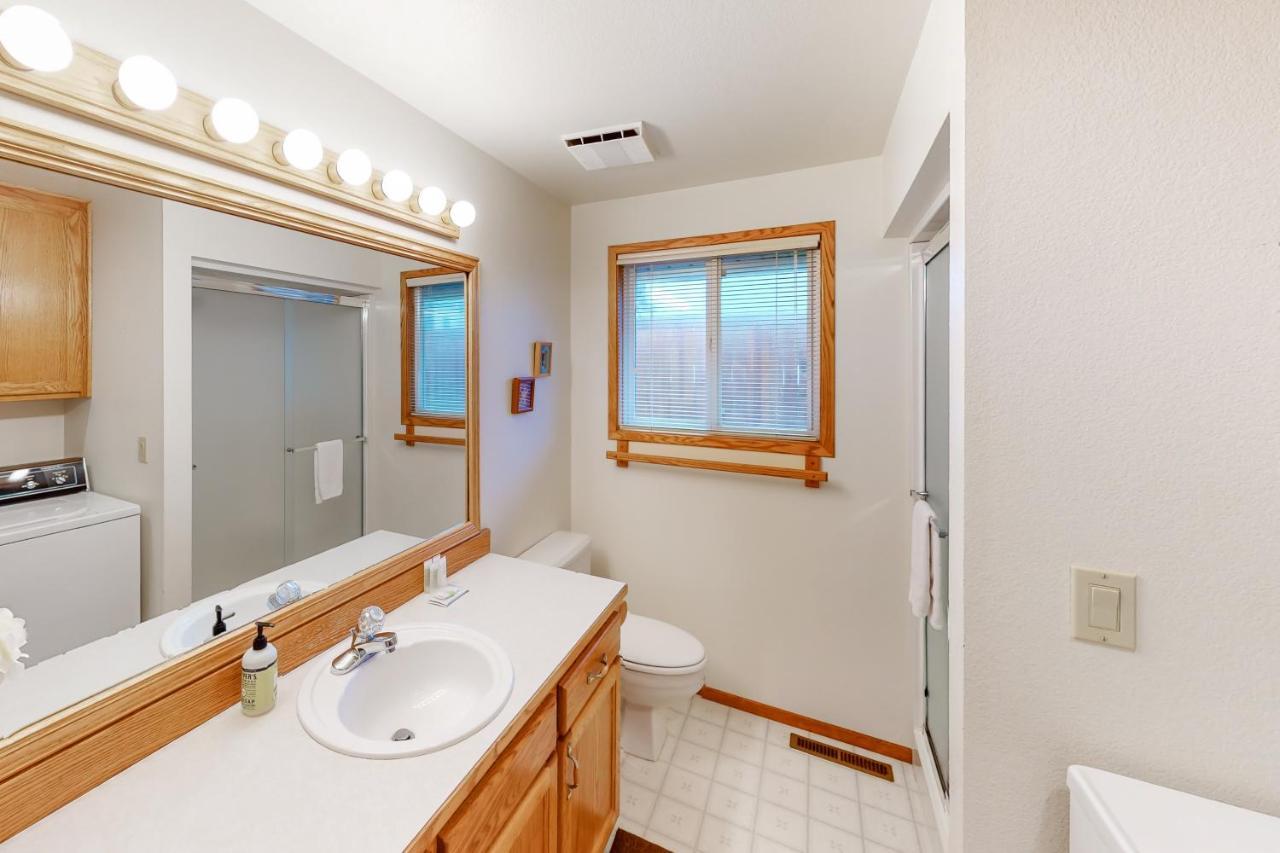 Captain Bill'S Beachhouse Lincoln City Esterno foto